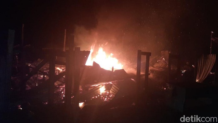 Pemabakaran Posko COVID-19 di Nduga, Papua.