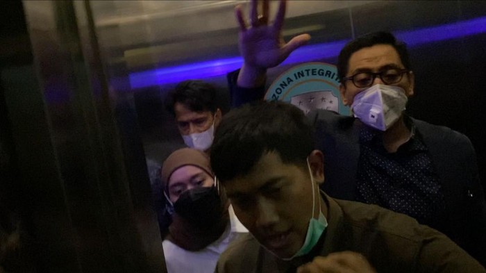 Penampakan Lesti Datangi Polres Jaksel Usai Rizky Billar Tersangka KDRT