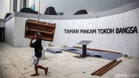 Taman Makam Tokoh Bangsa berkonsep modern tropis dengan menampilkan unsur-unsur kearifan lokal serta arsitektur dan natural Indonesia.
