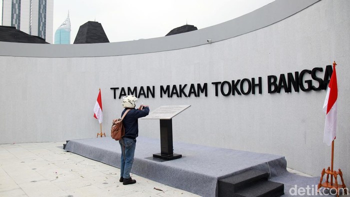 Penampakan Taman Makam Tokoh Bangsa yang Diresmikan Anies Hari Ini ---- Anies Baswedan meresmikan Taman Tokoh Bangsa di TPU Karet Bivak, Jakarta Pusat, Kamis (13/10/2022). Begini bangunan yang baru diresmikan tersebut. Anies Baswedan meresmikan Taman Tokoh Bangsa di TPU Karet Bivak, Jakarta Pusat, Kamis (13/10/2022). Begini bangunan yang baru diresmikan tersebut.