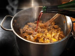5 Bumbu Halal Pengganti Alkohol untuk Masakan