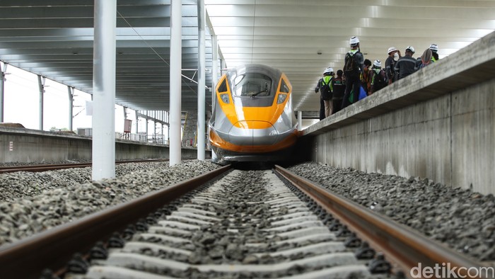 Penampakan Kereta Cepat Jakarta-Bandung untuk pertama kalinya diperlihatkan untuk umum. Penasaran?