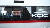 Kehadiran KJCB sebagai transportasi massal yang ramah lingkungan, dengan tingkat keselamatan dan keamanan yang baik serta efisiensi waktu.