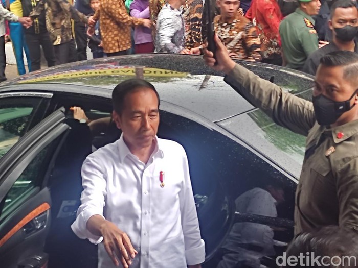 Presiden Joko Widodo di Pasar Kosambi, Bandung.