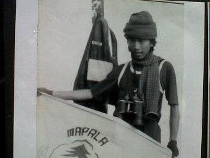 Presiden Jokowi saat naik gunung semasa kuliah di UGM.