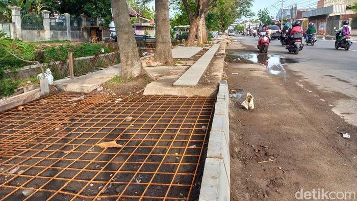 Proyek di Jalan Ir Juanda, Kecamatan Jebres, Kota Solo, yang mandek, Kamis (13/10/2022).