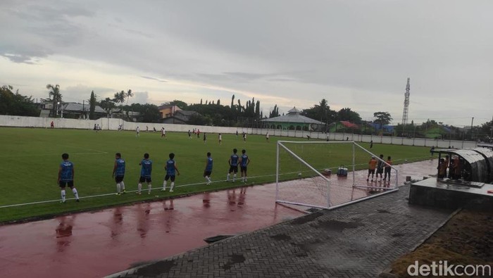 PSM Makassar Vs Porprov Makassar di Stadion Kalegowa. Skor 2-0.