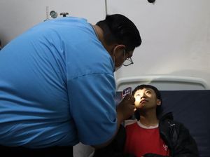 Penanganan Raffi, Korban Tragedi Kanjuruhan Matanya Merah Usai Kena Gas Air Mata