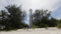 Sebuah Mercusuar berdiri tegak di Pulau Selaru, Kabupaten Kepulauan Tanimbar, Maluku.