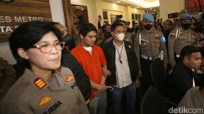 Penampakan Rizky Billar Saat Jadi Tersangka KDRT ke Lesti Kejora