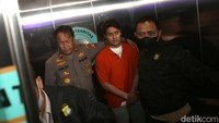 Rizky Billar sempat bicara terkait kasus KDRT itu. Foto: Noel/detikhot