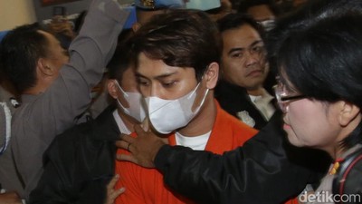 Foto-foto Rizky Billar Berbaju Tahanan Setelah Ditetapkan Tersangka