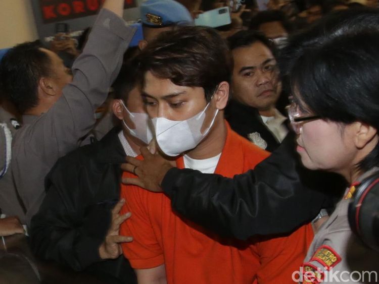 Foto-foto Rizky Billar Berbaju Tahanan Setelah Ditetapkan Tersangka