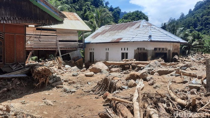 Rumah terdampak banjir dan longsor di Mamuju, Sulbar.