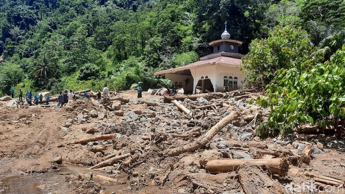 Rumah terdampak banjir dan longsor di Mamuju, Sulbar.
