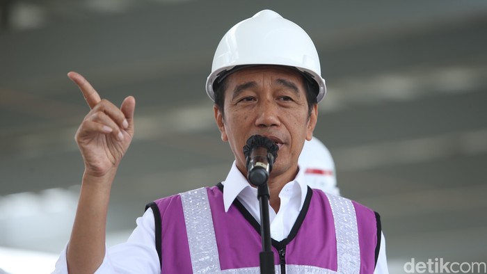 Presiden Jokowi meninjau progres pembangunan proyek Kereta Cepat Jakarta-Bandung (KCJB) dalam kunjungan kerjanya ke Provinsi Jawa Barat.