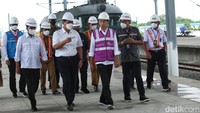 Selain di dalam negeri, Presiden juga berharap proyek KCJB--yang merupakan kereta cepat pertama di ASEAN tersebut--dapat meningkatkan konektivitas antarnegara di ASEAN. Menurut Presiden, rencana tersebut sudah masuk ke dalam rencana besar ASEAN dalam rangka meningkatkan daya saing di kawasan.