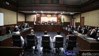 Sidang lanjutan ini dengan agenda pemeriksaan dan mendengarkan keterangan saksi.