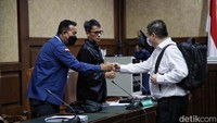 Sidang tersebut ditunda pada Selasa (18/10/2022).