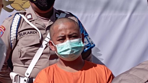 Sopir ambulans ditangkap polisi akibat menusuk penjaga palang parkir RSUP Prof Ngoerah Denpasar.