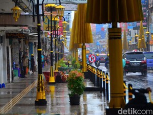 Kelom dan Payung Geulis Ikon Malioboro Tasik