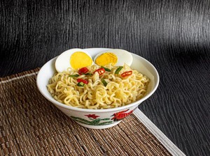 Terungkap! Ini 3 Rahasia yang Bikin Mie Instan Racikan Warmindo Lebih Enak