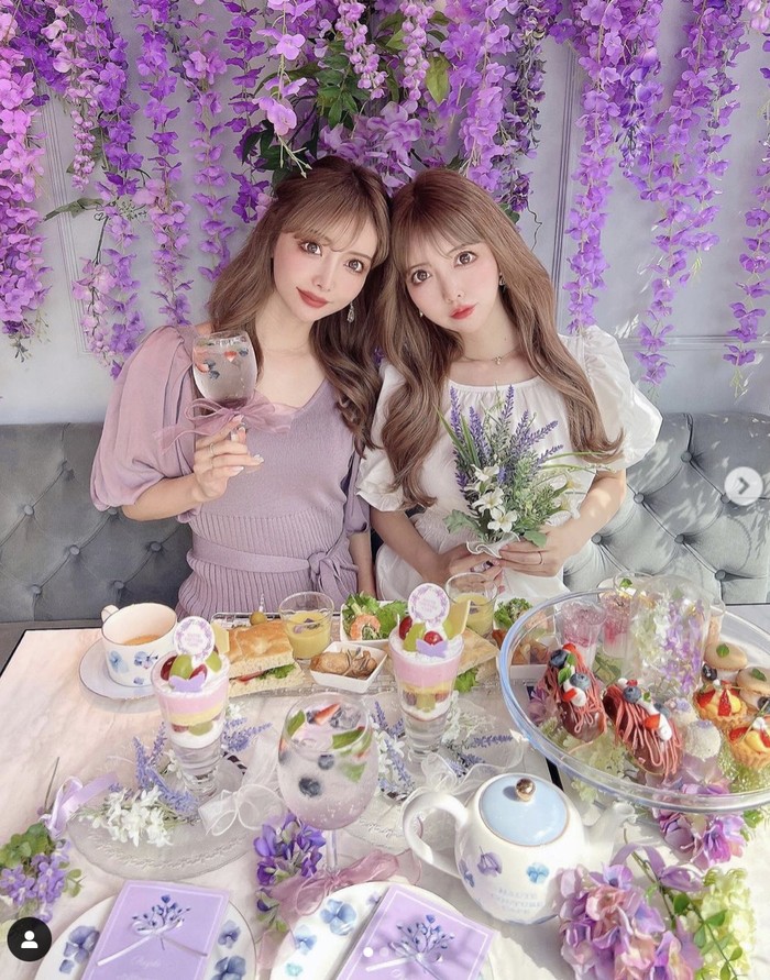 Viral Selebgram Kembar Hobi Operasi Plastik, Ternyata Juga Foodies