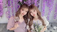 Dalam sebuah wawancara, Chie dan Chika bilang awalnya mereka terlihat ingin sama persis, tapi seiring waktu, mereka punya penilaian berbeda akan standar cantik. 
