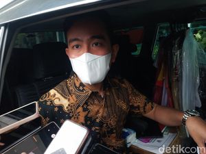 Gibran Enggan Komentari soal Anies Antitesis Jokowi: Ora Ngurusi Pilpres!