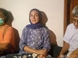 Rumah Wanda Hamidah Digeruduk Orang Berseragam PP