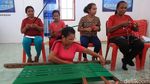 Wow! Semua Wanita di Desa Ini Ahli Menenun Lho
