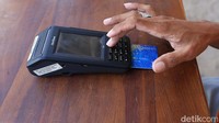 Di Agen BRILink warga bisa melakukan transaksi kapan saja. Sampai tengah malam pun jika mendesak warga bisa dilayani untuk bertransaksi. Pelanggan BRILink BUMDES Fursuy tidak hanya warga setempat. Warga Desa Eliasa yang merupakan desa paling ujung di Kecamatan Selaru kerap datang untuk bertransaksi karena jarak kedua desa ini berdekatan.