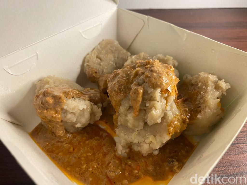 Adu Rasa Makanan dan Minuman Family Mart VS Lawson