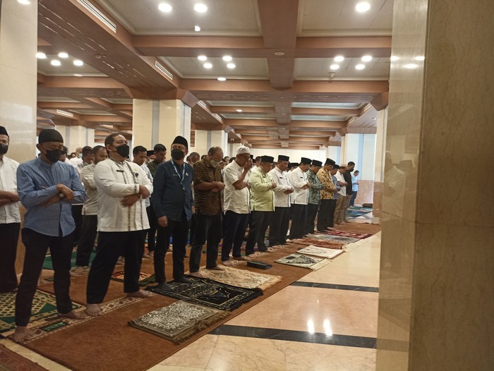 Anies dan Riza salat Jumat di Masjid Balai Kota menjelang purnatugas