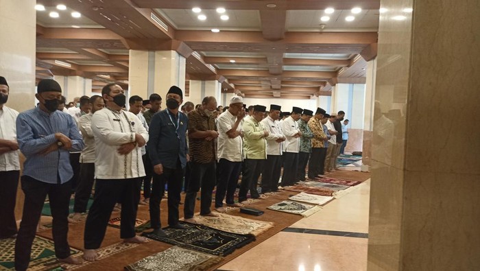 Anies dan Riza salat Jumat di Masjid Balai Kota menjelang purnatugas