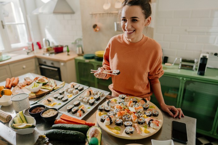 Apa Benar Makan Sushi Bikin Gemuk? Ini Kata Chef dan Pakar