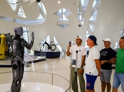 Canggih! Robot Manusia Ameca Sapa Pengunjung Museum di Dubai