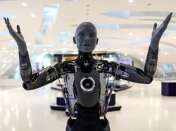 Canggih! Robot Manusia Ameca Sapa Pengunjung Museum di Dubai