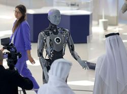 Canggih! Robot Manusia Ameca Sapa Pengunjung Museum di Dubai