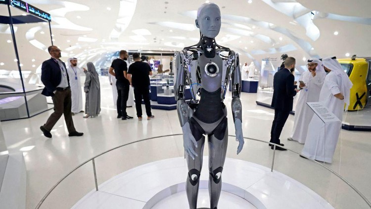 The Ameca humanoid robot greets visitors at Dubais Museum of the Future, on October 11, 2022. (Photo by Karim SAHIB / AFP) (Photo by KARIM SAHIB/AFP via Getty Images)