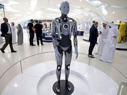 Canggih! Robot Manusia Ameca Sapa Pengunjung Museum di Dubai