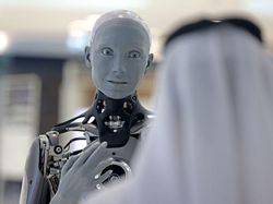 Canggih! Robot Manusia Ameca Sapa Pengunjung Museum di Dubai