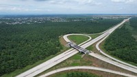 Direktur Utama PT Hutama Marga Waskita (Hamawas) Dindin Solakhuddin menjelaskan untuk menuju ke Danau Toba tersebut sedang dibangun JTTS Kuala Tanjung – Tebing Tinggi – Parapat dengan total panjang sekitar 103 km, yang terbagi menjadi 4 seksi dan 1 junction.