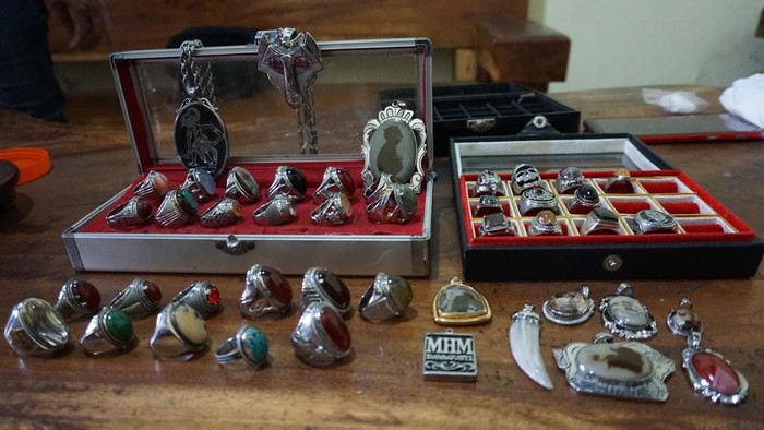 Cincin Monel Handmade di Mojokerto Digandrungi Pecinta Akik
