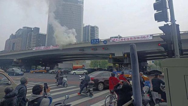 Demo Tuntut Xi Jinping Lengser Jelang Kongres Partai Komunis China. (Tangkapan layar foto viral via Twitter)