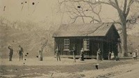Seorang pria membeli foto di toko barang antik, California seharga US$ 2, yang ternyata adalah sebuah Foto Billy the Kid bernilai lebih dari US$ 5 juta.