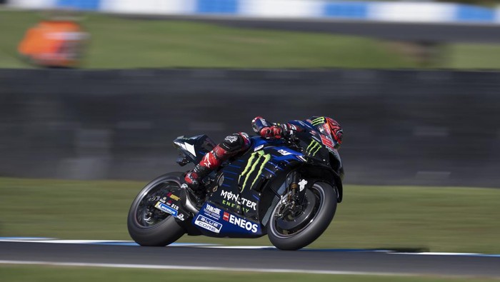 PHILLIP ISLAND, AUSTRALIA - OCTOBER 14: Fabio Quartararo of France and Monster Energy Yamaha MotoGP Team heads down a straight during free practice for the MotoGP of Australia at Phillip Island Grand Prix Circuit on October 14, 2022 in Phillip Island, Australia. (Photo by Mirco Lazzari gp/Getty Images)