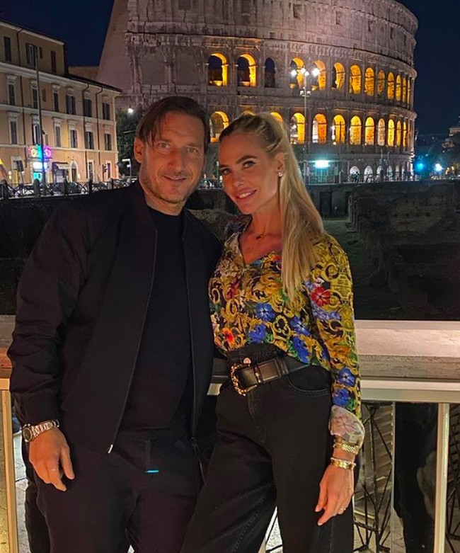 Dalam foto ini, Totti bahkan memberikan keterangan foto manis. “Tidak ada yang lebih indah,” ungkapnya dalam bahasa Italia. Foto: dok. Instagram