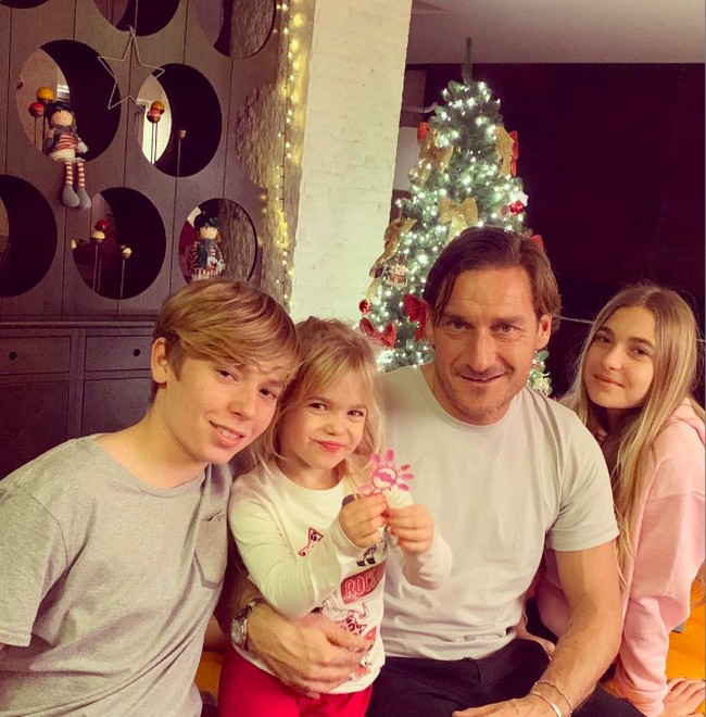 Dari pernikahan tersebut mereka memiliki tiga anak: Cristian, 17, Chanel, 15, dan Isabel, enam.Foto: dok. Instagram