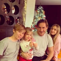 Dari pernikahan tersebut mereka memiliki tiga anak: Cristian, 17, Chanel, 15, dan Isabel, enam.Foto: dok. Instagram